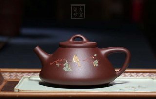 《石瓢泥繪鳥》宜興紫砂壺名師工藝美術(shù)師手工紫泥金絲西施泡茶壺