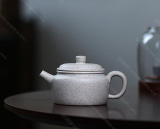 碧螺壺中香撲面，綠茶盞內(nèi)味如春。