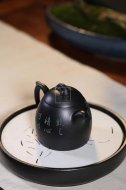 《秦權(quán)》茶壺工藝美術(shù)師手工紫砂壺泡茶器宜興黑料秦權(quán)茶具